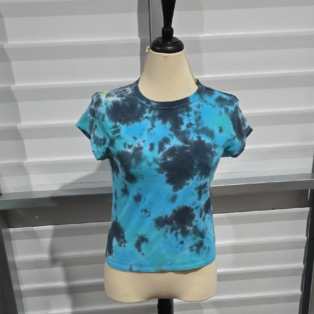 Free Assembly Blue and Black Tie-Dye Short Sleeve Top Size Medium 8-10